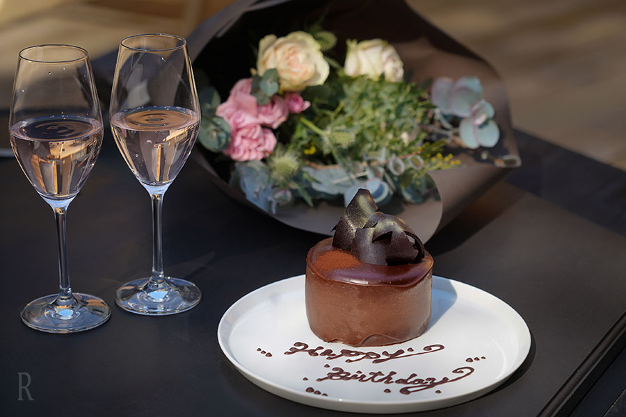 ケーキとシャンパン